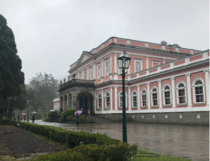 Museu Imperial de Petrópolis em dia chuvoso